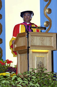 Bishop Michael Nazir-Ali receives doctorate at the University of Bath