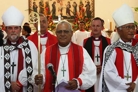Ang Taonga _With -the -archbishops -on -either -side -the -newly -ordained -Bishop -Afa -Vaka -is -presented -to -the -people