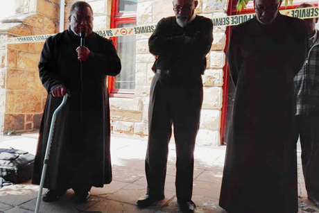 St -Marks -District -Six -Western -Cape _outdoor -service -after -arson -attack -170928-02