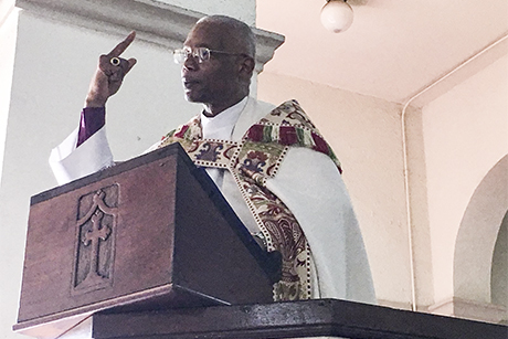 Abp -Julio -Murray -preaches -installation -Central America _460x 307