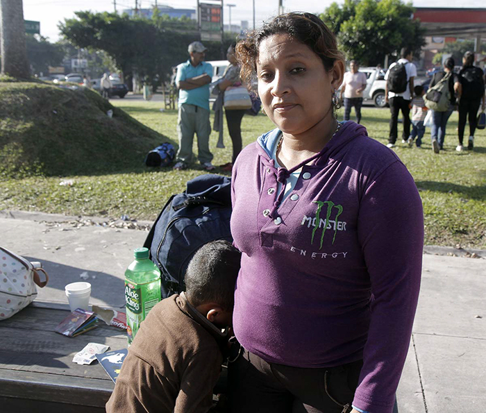 ENS- Lynette -Wilson _Carla -29-son -Anderson -Roberto -four -leaving -San -Salvador -migrant -caravan -181031_700x 595