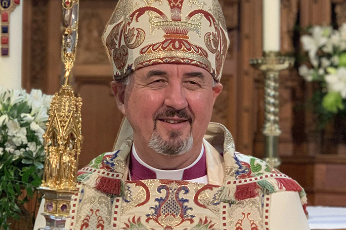 Bishop +Shane _700x 467